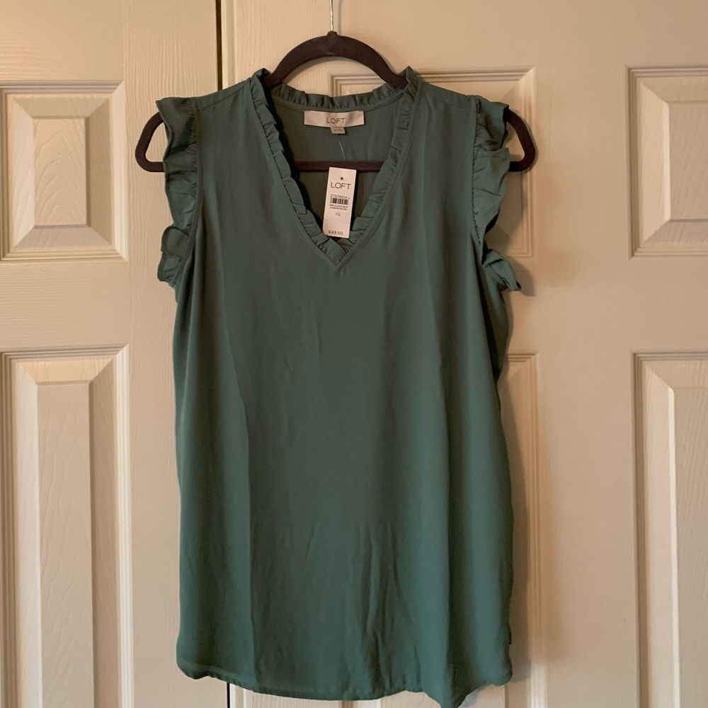 NWT 💖LOFT Ruffle Tank